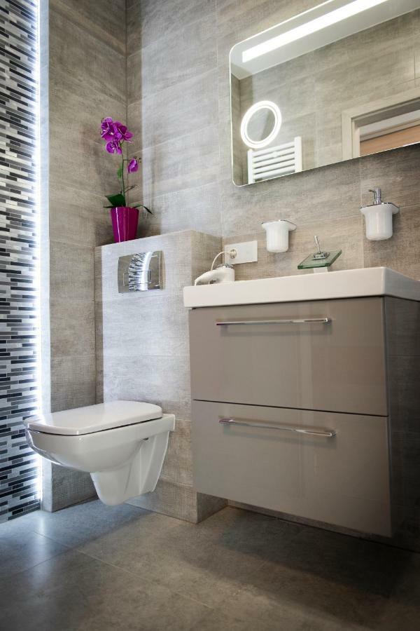 Apartament Elegance Pink Реваль Экстерьер фото